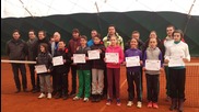 Имат ли възможност младите да играят тенис?