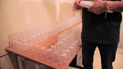1 човек , 10 000 чаши