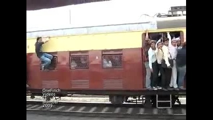 Ето как пътуват в Индия ако влакът е препълнен 
