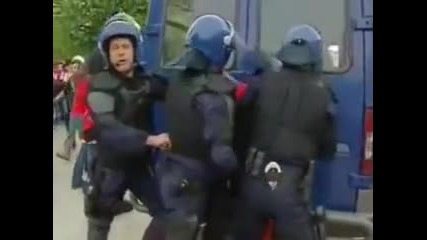 Riot! Хулигани на Бенфика се биха с полицията преди , по време и след мача с Брага! *05.05.2011г.*