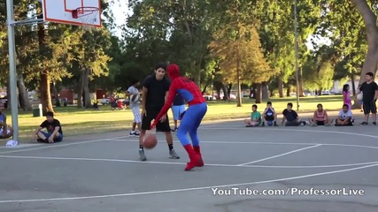 Спайдермен играе баскетбол!!!