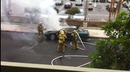 Кола избухва на сантиметри от пожарникар
