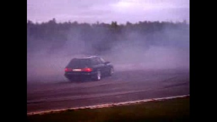 Audi S4 Burnout 2