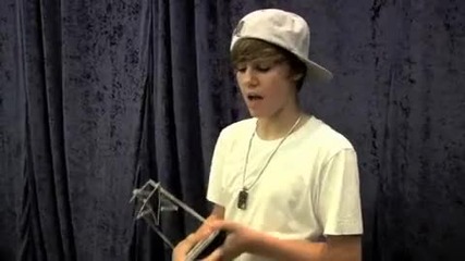 Justin Bieber благодари на феновете си за поредната награда Vbox7