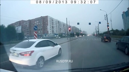 В Русия не е много желателно да се правите на отворени докато шофирате!
