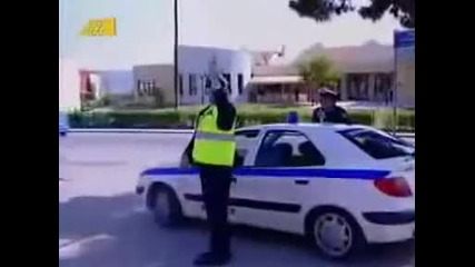 (100% Смях) Полицай спира моторист