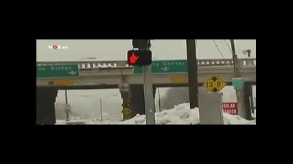 Светофар показва среден пръст на шофьорите... (смях) 