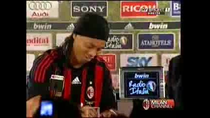 Ronaldinho - Подписва Официално С Милан