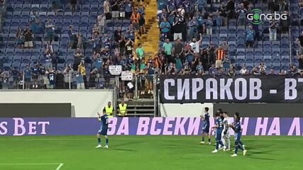 Футболисти и фенове на Левски празнуват успеха над Ботев Вр