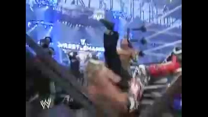 Jeff Hardy скача от голяма стълба върху Edge 