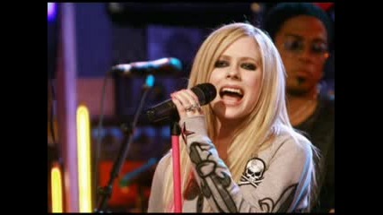 Avril Lavigne преди или сега?Как ви допада повече???