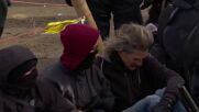 Полиция започна да премахва барикади на екоактивисти в Германия