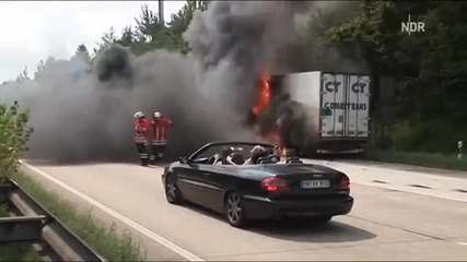 Експлозия едва не убива пожарникари !