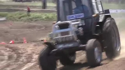 Лудо Off-road състезание с трактори!