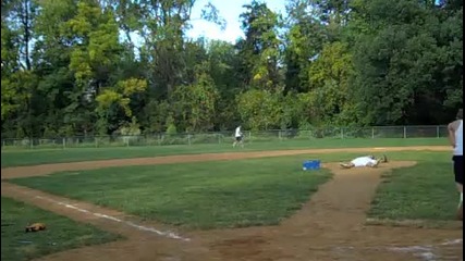 Бейзболна топка vs. питчър 