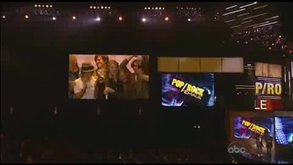 Taylor Swift - Wins Pop Rock Artist Of The Year - Ama Awards 09 