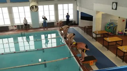 Плуване в басейн след употребата на едно шише водка
