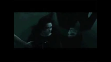 Robert Pattinson and Kristen Stewart on New Moon