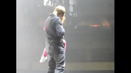 Justin Bieber brings his little Sister Jazmyn on Stage in Winnipeg 