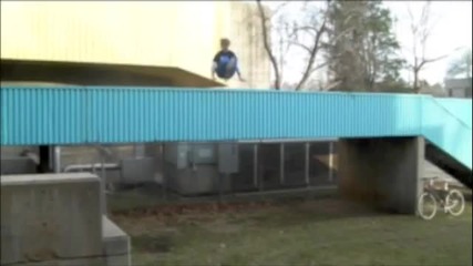 Идиот пада по гръп от 3 - 4 метра 