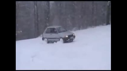 subaru justy 4x4 offroad in snow 