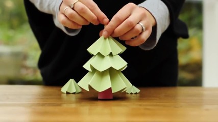 Как да си направим коледно дърво от хартия