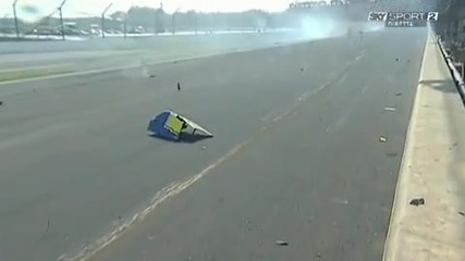 F1 кола става на сол след тази катастрофа 