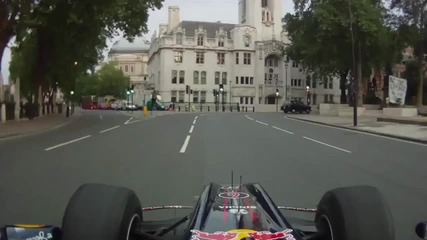 Mark Webber и Пит стопа на Red Bull на Parliament Square 