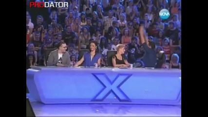 Това момиче спука от смях журито с изпълнението си - X-factor 12.09.11