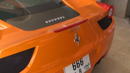 Оранжево Ferrari 458 Italia