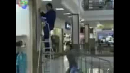 Психопат побърква хората