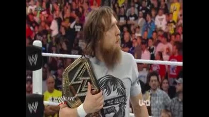 Triple H отнема титлата на Daniel Bryan + ( Randy Orton прави Rko на шампиона ) - Wwe Raw 16.9.2013г