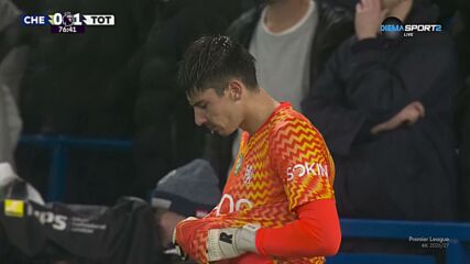 Автогол на Майк Пендер изведе Тотнъм напред