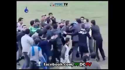 Жълт картон в Иран, бой по съдята