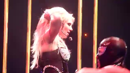 Britney Spears - Piece of Me live in London (отблизо) 