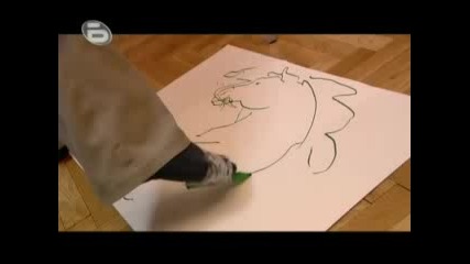 рекордите на гинес - рисуване с две ръце и крак