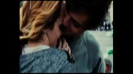 Lola (miley Cyrus) On A Holiday To Paris in