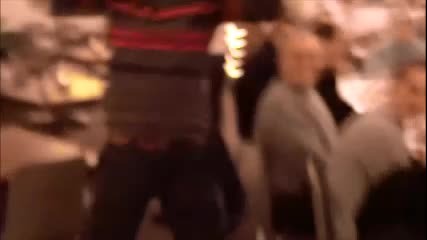 Лудак танцува Gangnam Style
