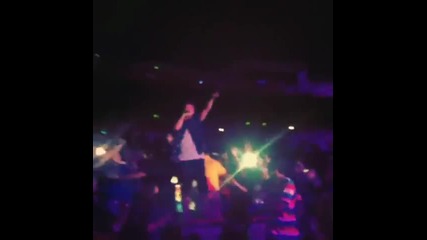 Logan with the fans in the crowd (#summerbreaktour)