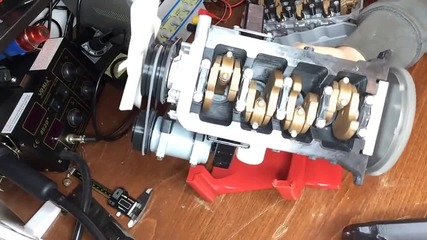 Копие на 4-цилиндров двигател Toyota 22re направен на 3d принтер