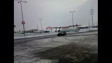 Nissan Gt - R one circle snow drift