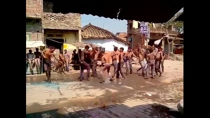 джип блъска индийци по време на празник Дивали