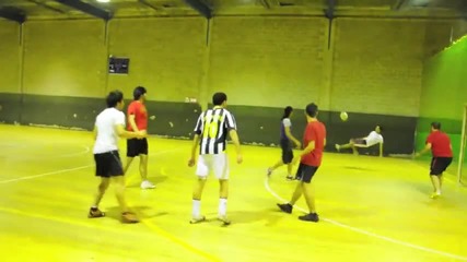 Футболни финтчета на закрито