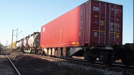 Товарен влак с тройна тяга