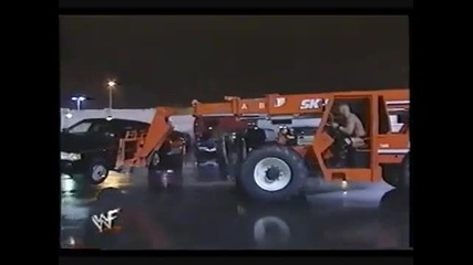 Wwf Survivor Series 2000:ледения едва не убива Трите хикса