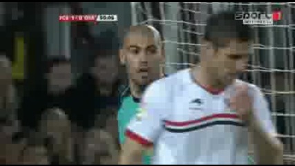Шакира целува Пике на мача- Барселона 2-0 Осасуна