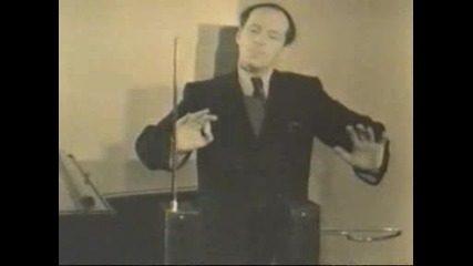 Leon Theremin демонстрира създадения от него музикален инструмент - Theremin 