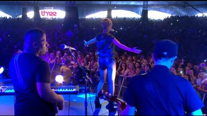 Rihanna - Radio 1s Big Weekend ( Russian Roulette ) 