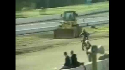 Прескачане На Препядствия С Мотор На Много Високо Разстояние