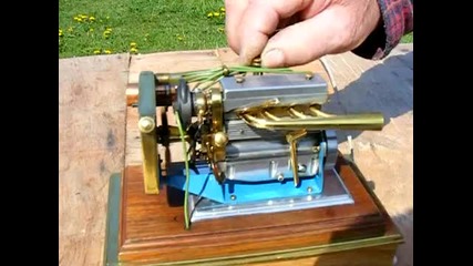 Най - малкият 4 цилиндров работещ двигател в света 